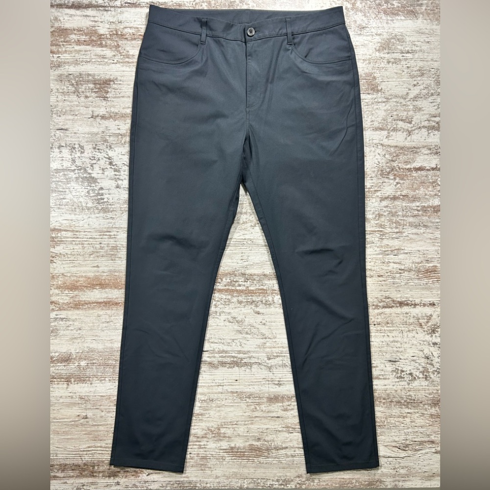 Men’s Vuori Tapered Chino Pants charcoal gray Size 36 x 32 inseam polyester